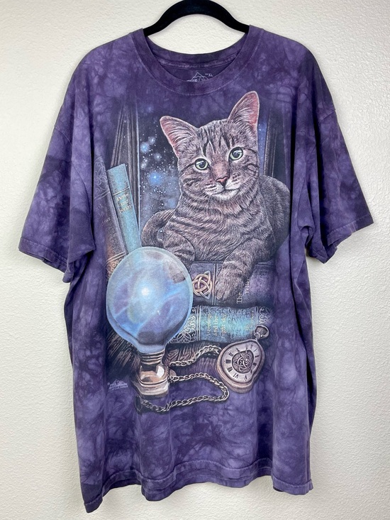 The Mountain Other - The Mountain Men's XL The Fortune Teller Cat Classic Cotton T-Shirt Magic Purple